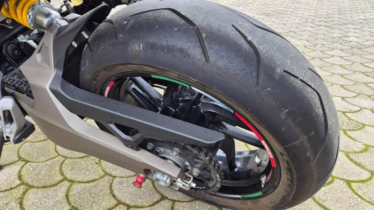 Ducati Monster 821 Stripe ABS (2015 - 17)  (9)