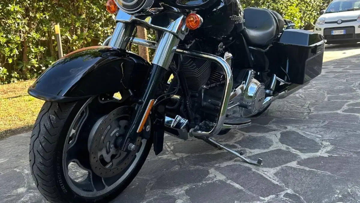 Harley-Davidson 1690 Street Glide (2011 - 13) - FLHX 