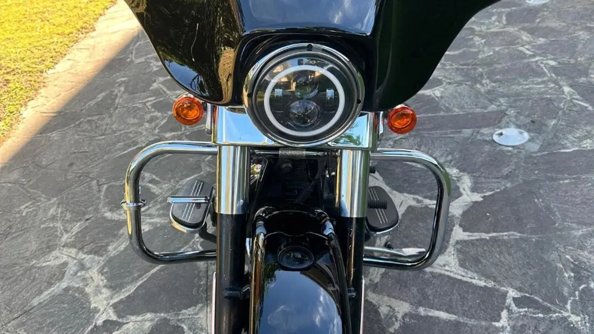 Harley-Davidson 1690 Street Glide (2011 - 13) - FLHX  (2)