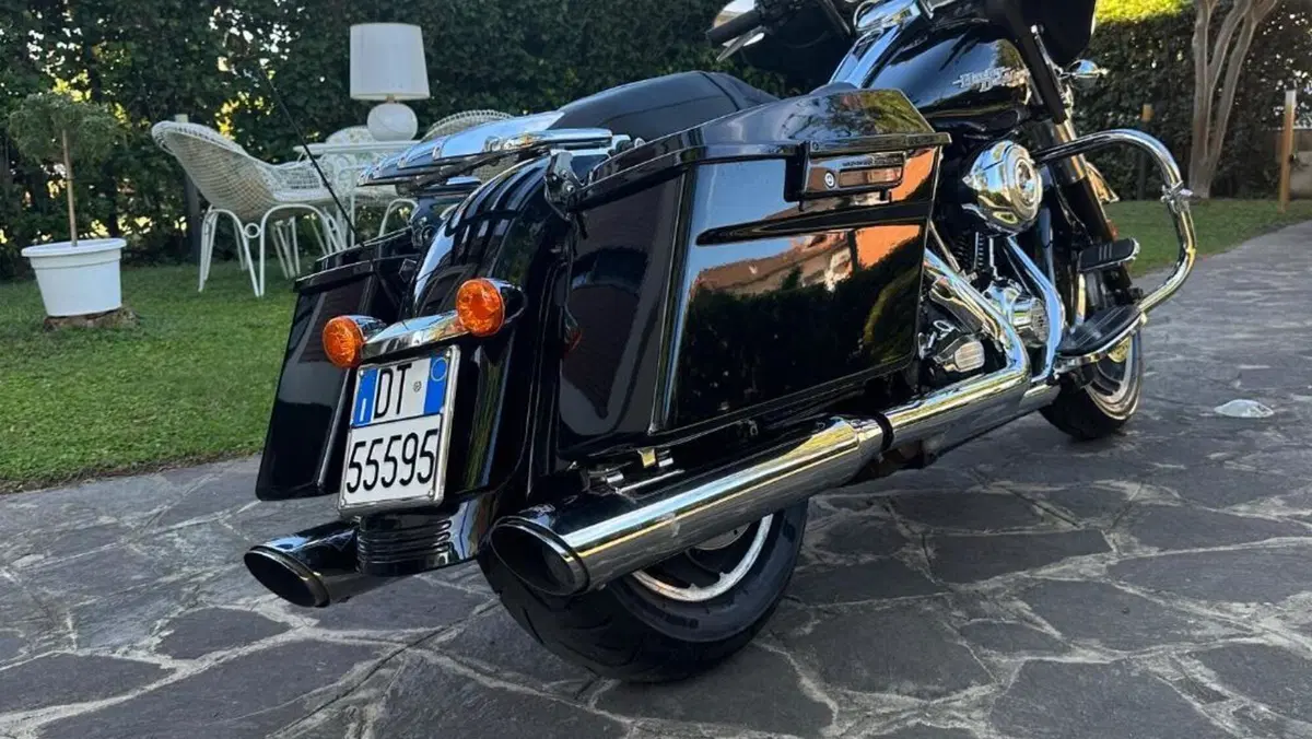 Harley-Davidson 1690 Street Glide (2011 - 13) - FLHX  (4)