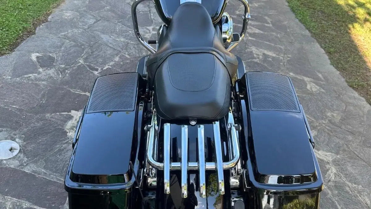 Harley-Davidson 1690 Street Glide (2011 - 13) - FLHX  (5)