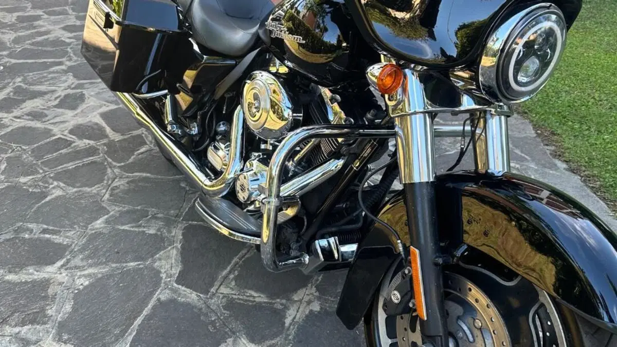 Harley-Davidson 1690 Street Glide (2011 - 13) - FLHX  (3)