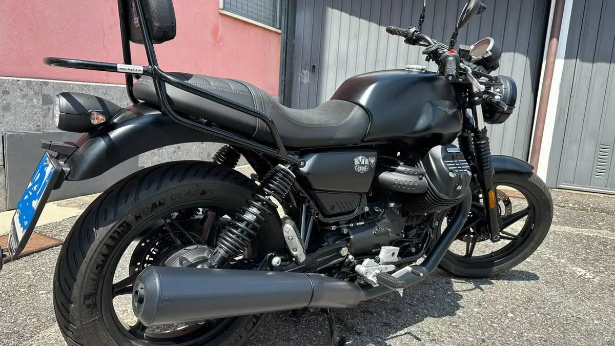 Moto Guzzi V7 Stone (2021 - 24) 