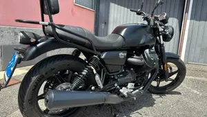 Moto Guzzi V7 Stone (2021 - 24) 