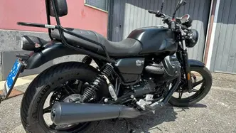 Moto Guzzi V7 Stone (2021 - 24) usata