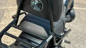 Moto Guzzi V7 Stone (2021 - 24)  (2)