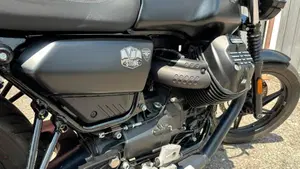 Moto Guzzi V7 Stone (2021 - 24)  (3)