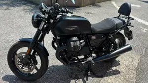 Moto Guzzi V7 Stone (2021 - 24)  (4)