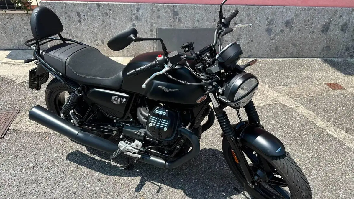 Moto Guzzi V7 Stone (2021 - 24)  (8)