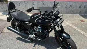 Moto Guzzi V7 Stone (2021 - 24)  (8)