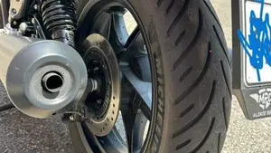Moto Guzzi V7 Stone (2021 - 24)  (10)