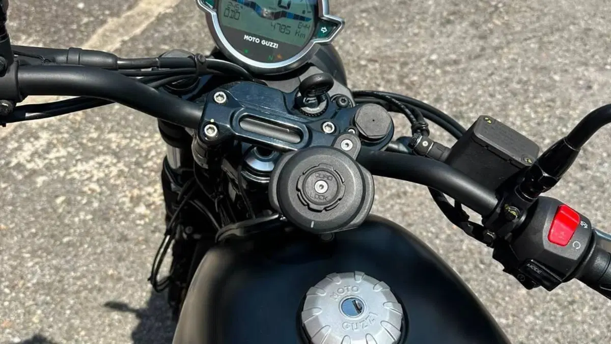 Moto Guzzi V7 Stone (2021 - 24)  (11)