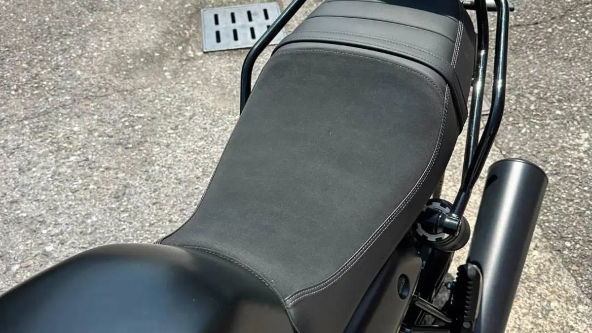Moto Guzzi V7 Stone (2021 - 24)  (13)