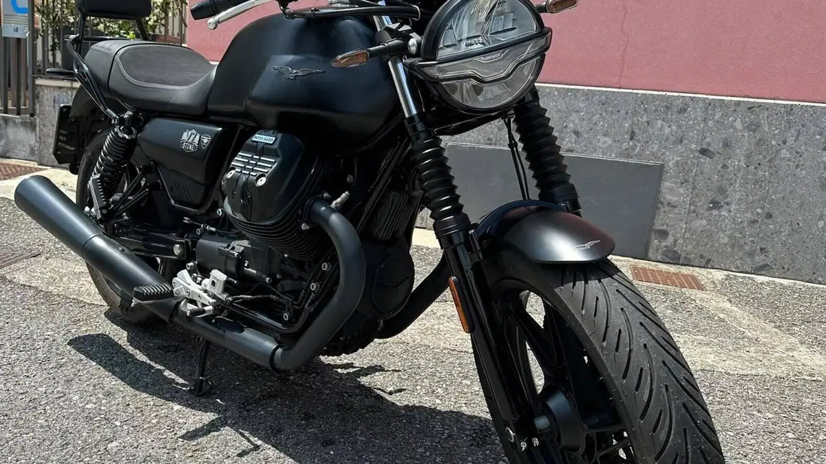 Moto Guzzi V7 Stone (2021 - 24)  (16)