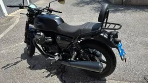 Moto Guzzi V7 Stone (2021 - 24)  (17)