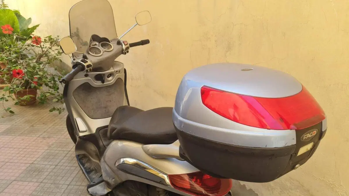 Piaggio Beverly 250 (2004 - 05)  (2)