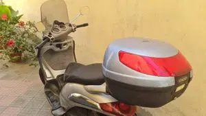 Piaggio Beverly 250 (2004 - 05)  (2)