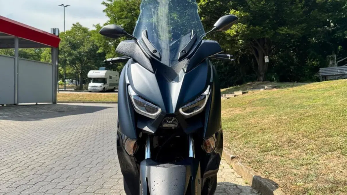 Yamaha X-Max 300 Tech Max (2021 - 24)  (2)
