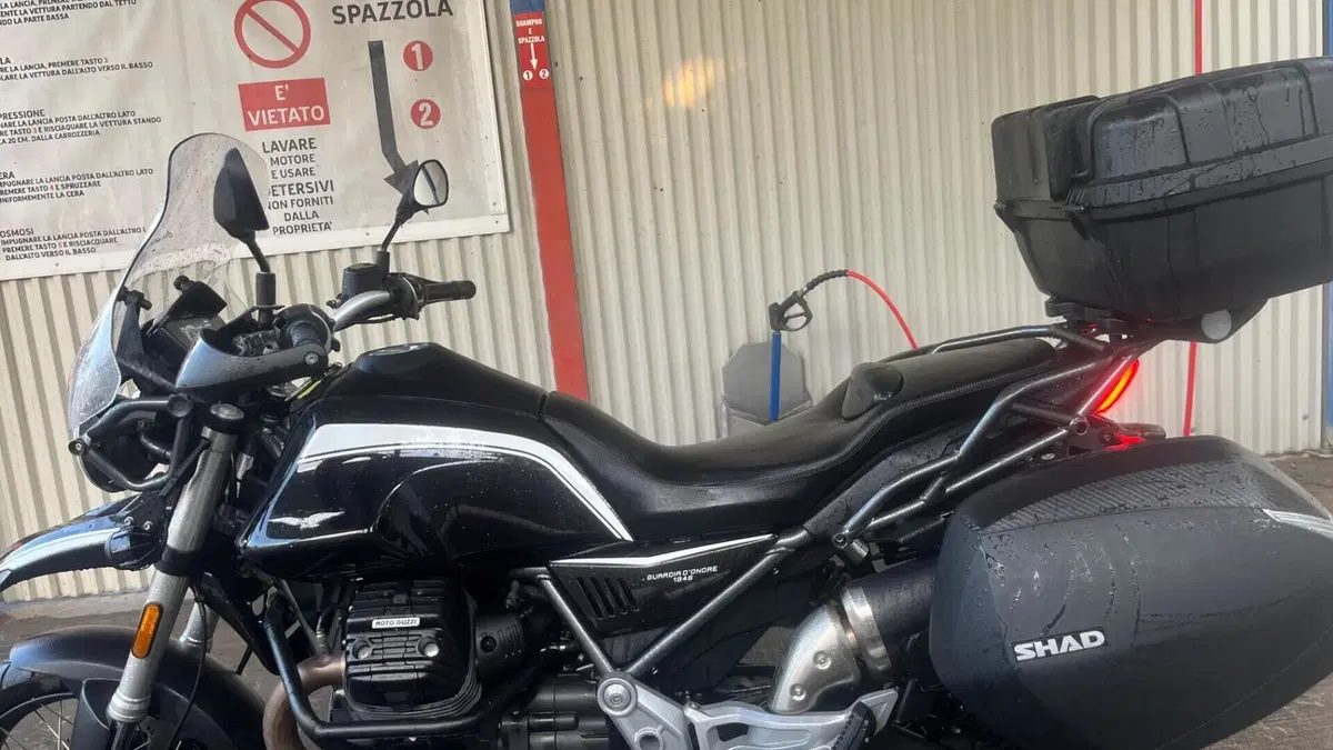 Moto Guzzi V85 TT Guardia d'Onore (2022 - 23) 