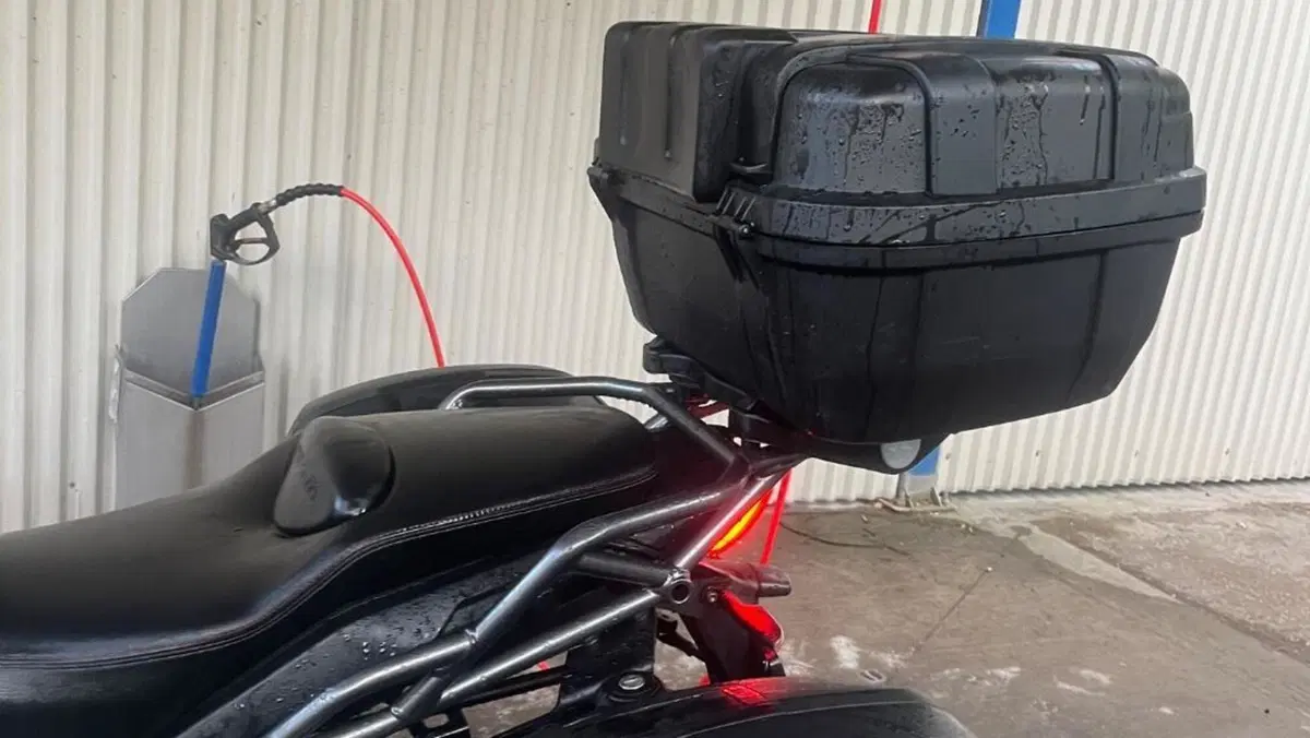 Moto Guzzi V85 TT Guardia d'Onore (2022 - 23)  (4)