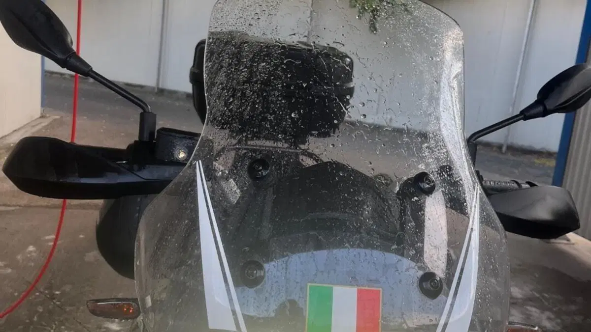 Moto Guzzi V85 TT Guardia d'Onore (2022 - 23)  (7)