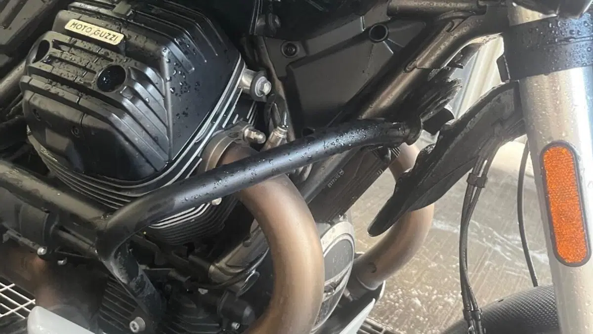 Moto Guzzi V85 TT Guardia d'Onore (2022 - 23)  (8)