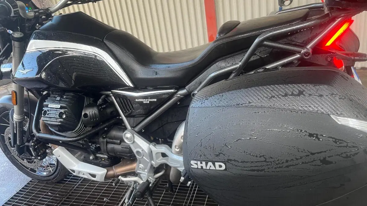 Moto Guzzi V85 TT Guardia d'Onore (2022 - 23)  (12)