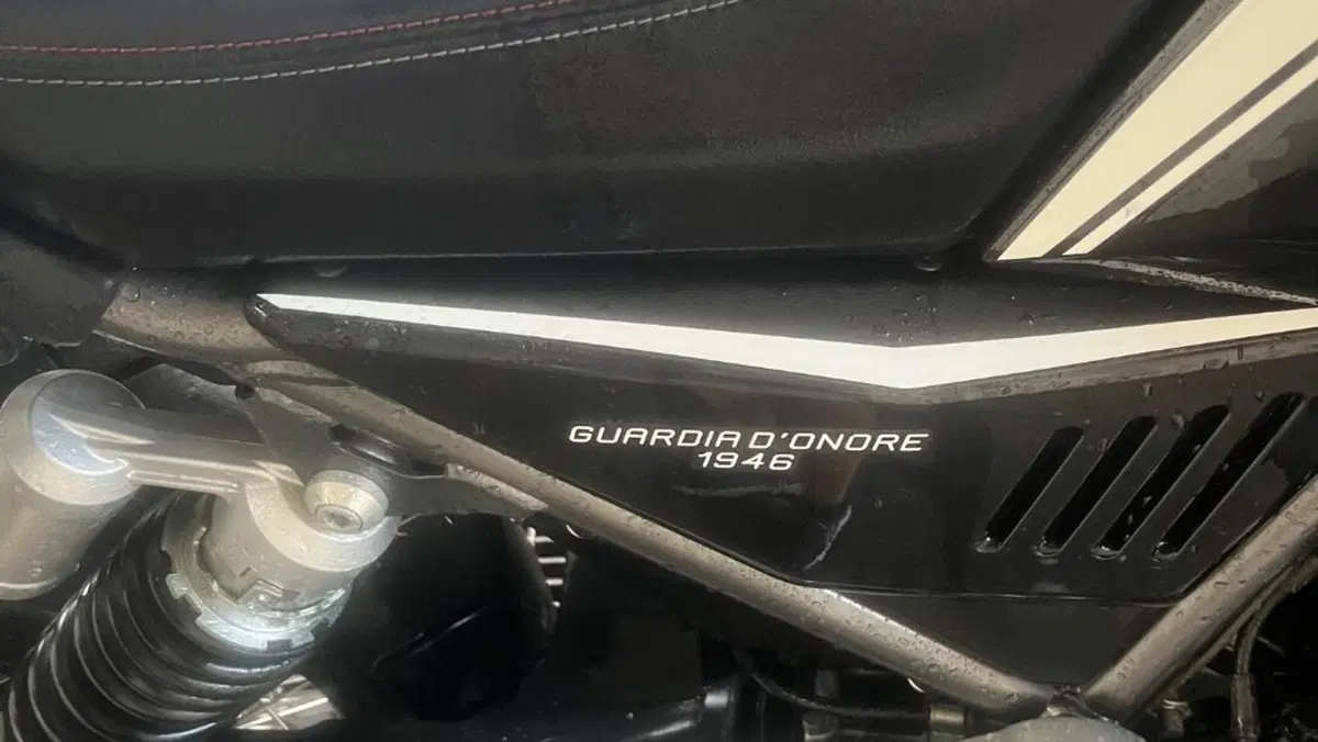 Moto Guzzi V85 TT Guardia d'Onore (2022 - 23)  (13)