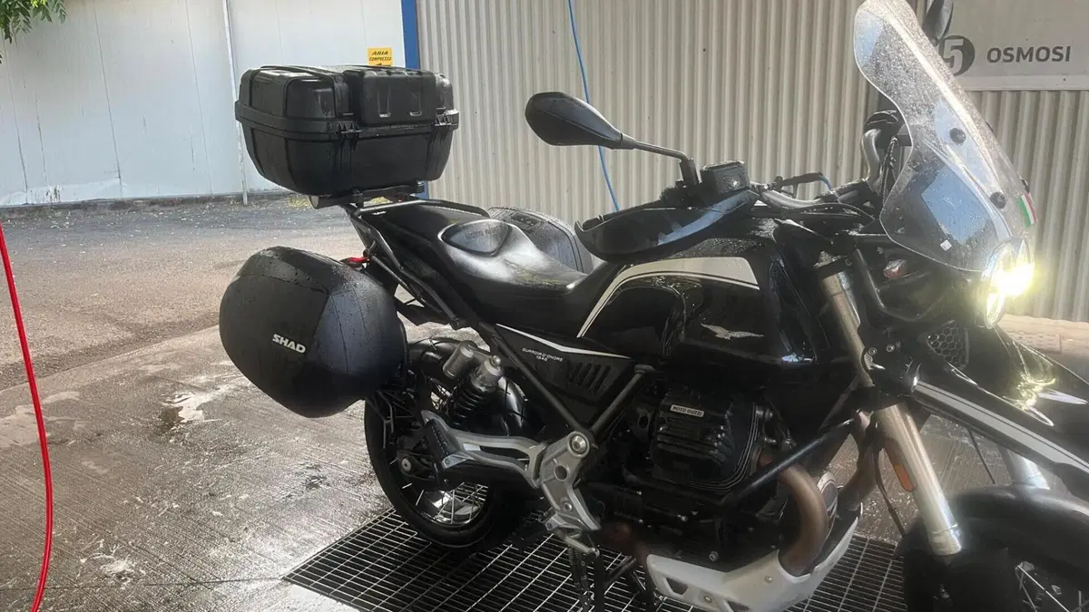 Moto Guzzi V85 TT Guardia d'Onore (2022 - 23)  (14)