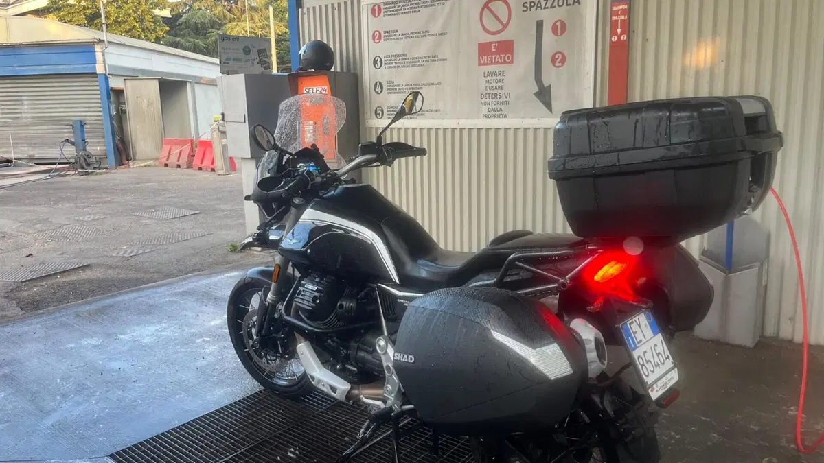 Moto Guzzi V85 TT Guardia d'Onore (2022 - 23)  (15)
