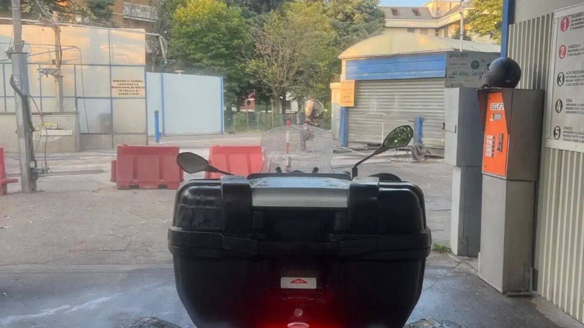 Moto Guzzi V85 TT Guardia d'Onore (2022 - 23)  (16)