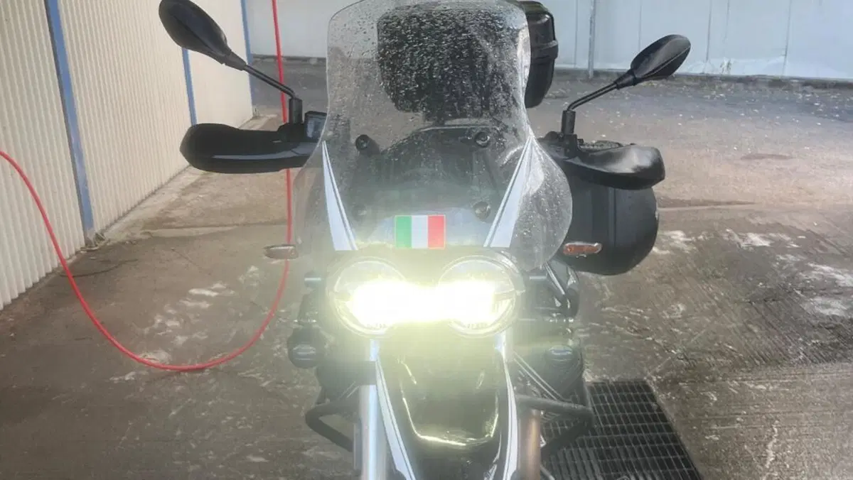 Moto Guzzi V85 TT Guardia d'Onore (2022 - 23)  (17)