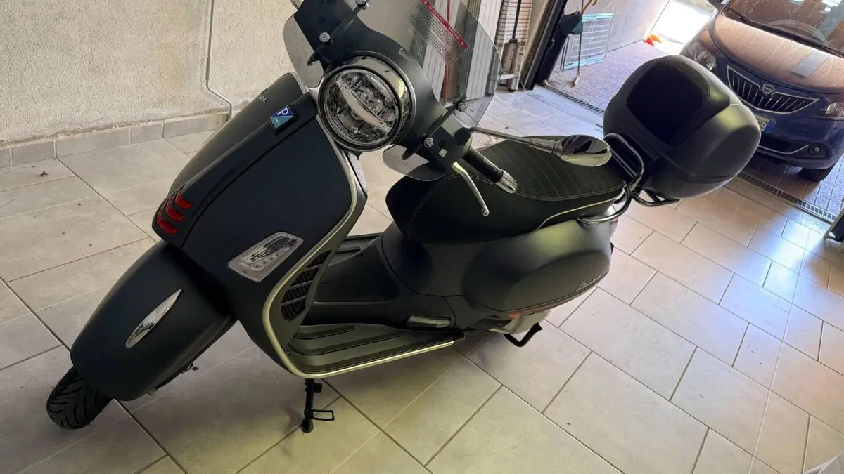 Vespa GTS 300 Super Sport Hpe (2019)  (4)