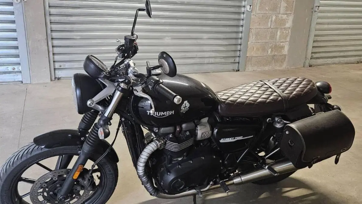 Triumph Street Twin 900 (2019 - 20)  (2)