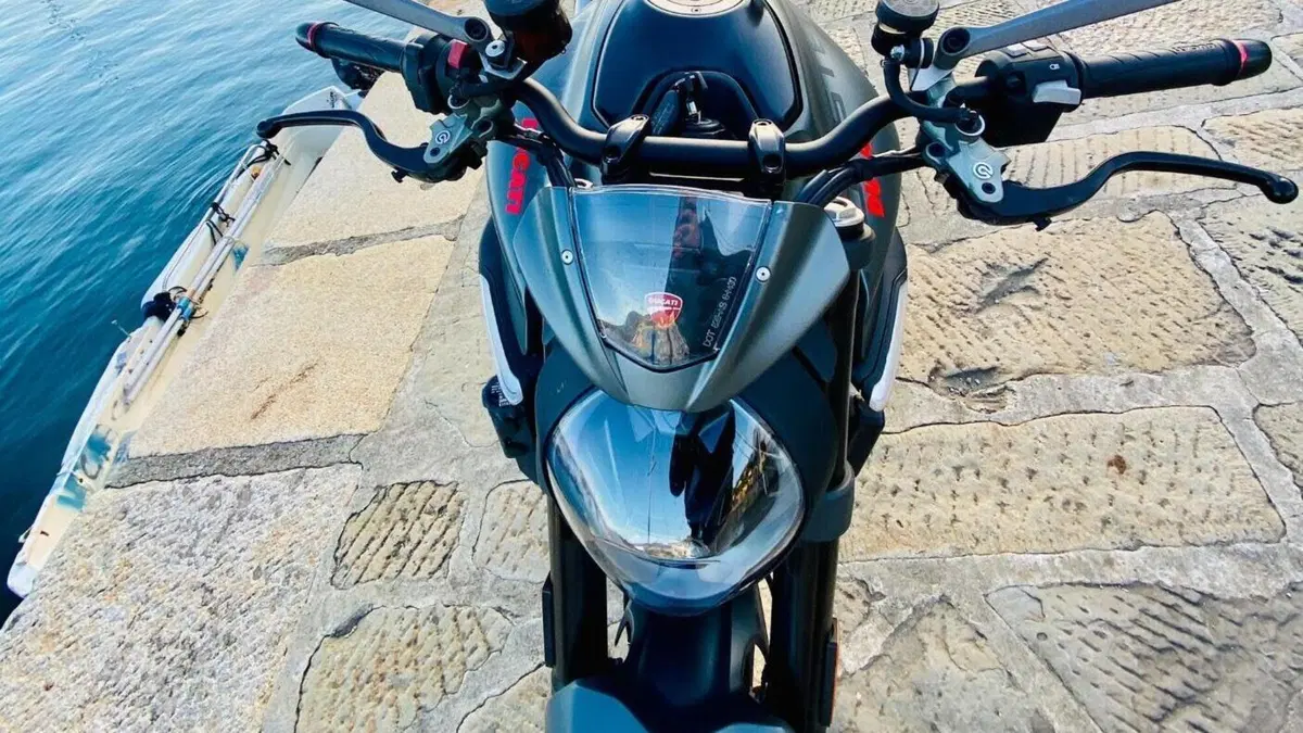 Ducati Monster 937 + (2021 - 25)  (4)