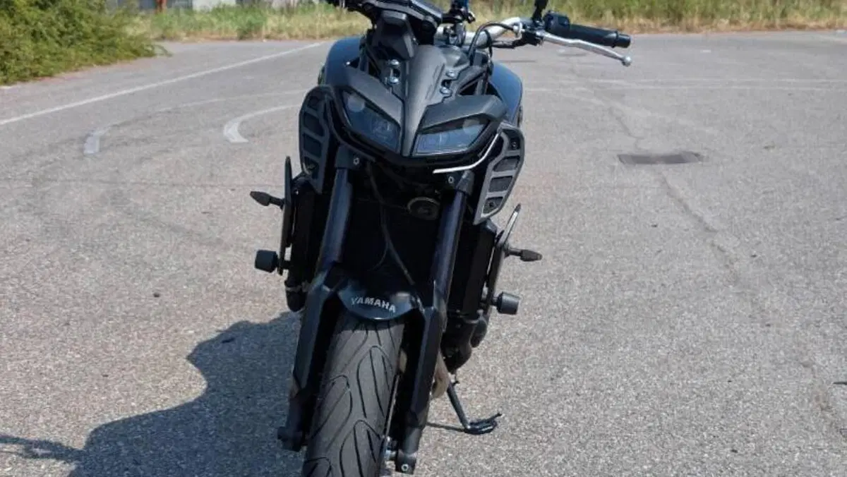 Yamaha MT-09 (2017 - 20)  (2)