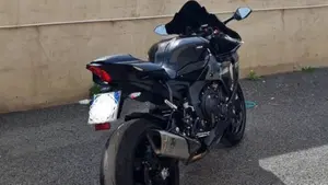 Yamaha YZF R1 (2020 - 25)  (2)