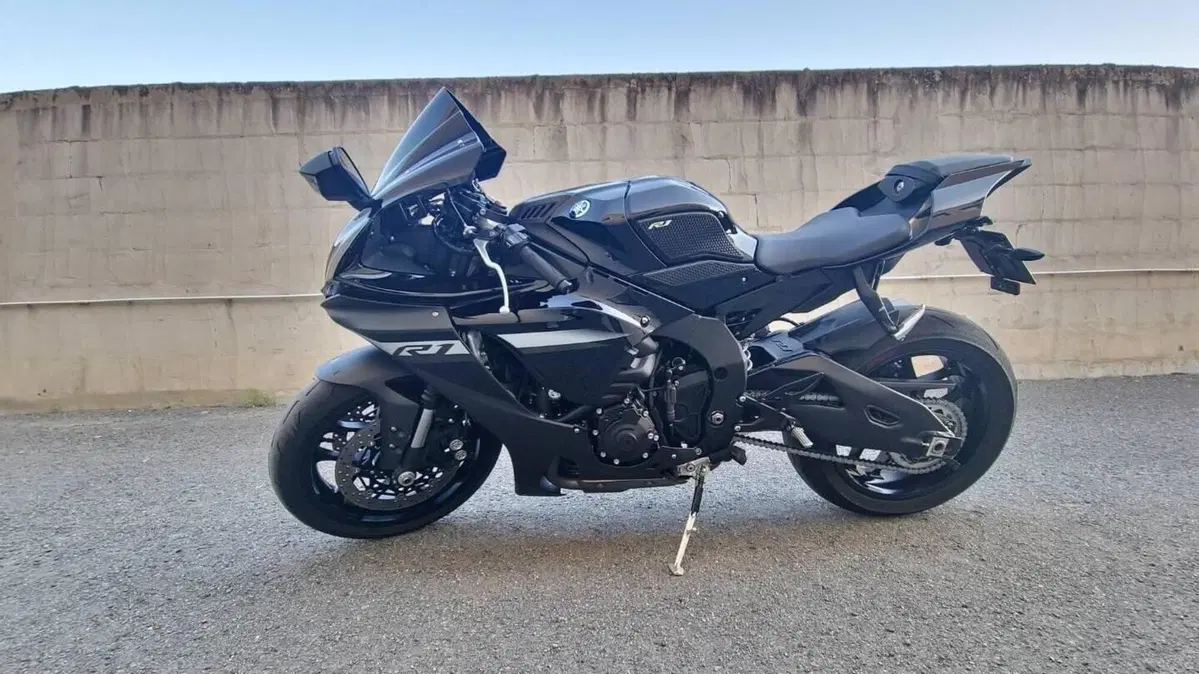 Yamaha YZF R1 (2020 - 25)  (4)