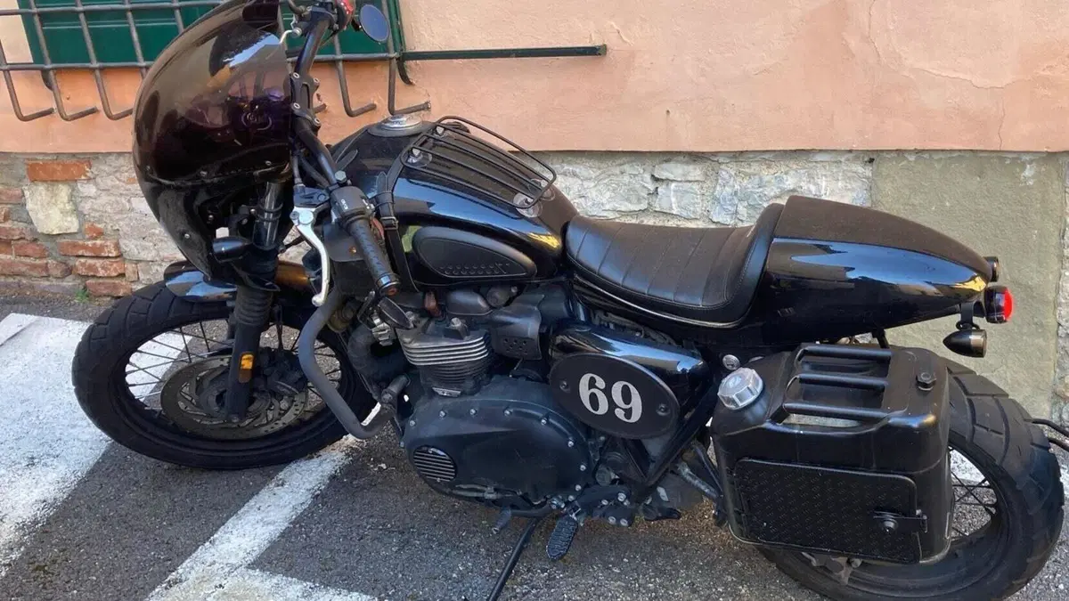 Triumph Street Scrambler 900 (2017 - 18)  (2)