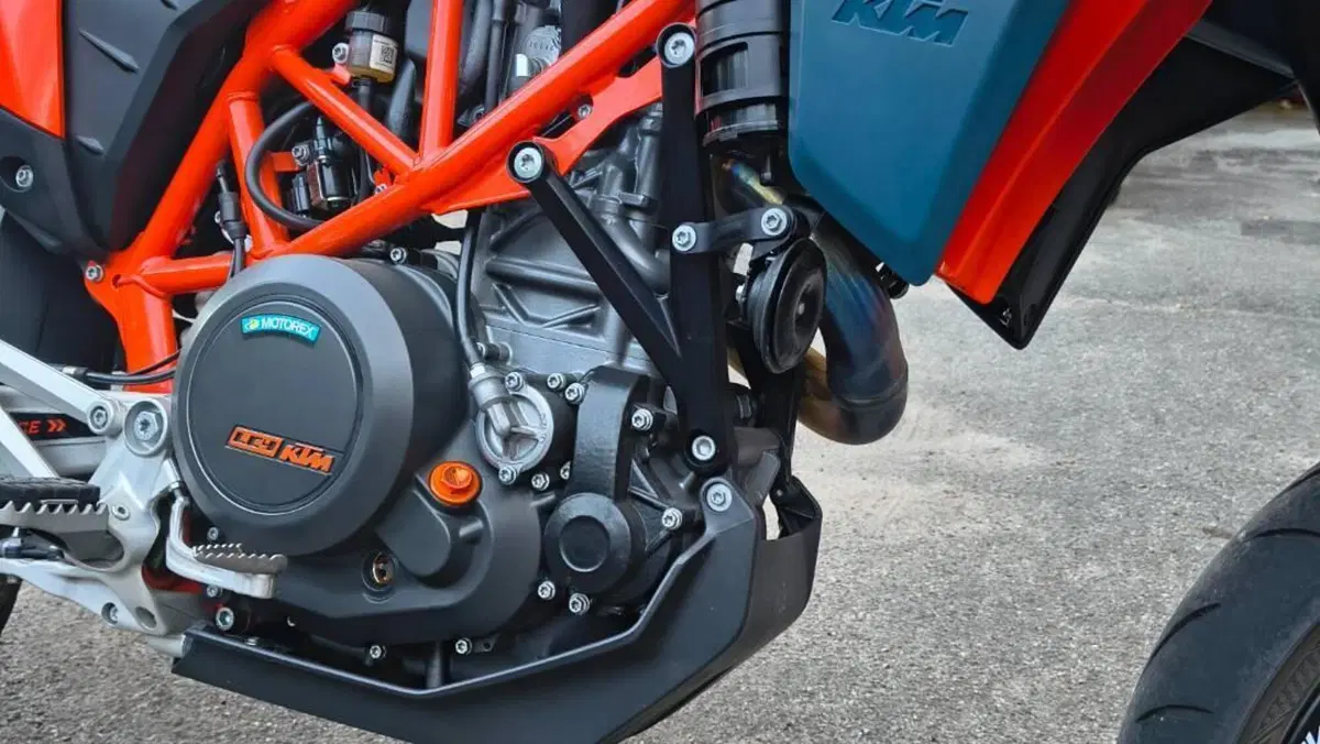 KTM 690 SMC R (2023 - 25)  (10)