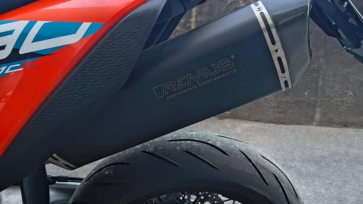 KTM 690 SMC R (2023 - 25)  (12)