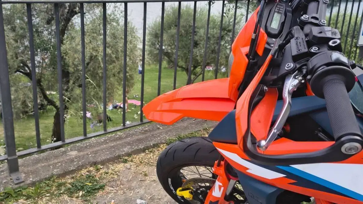 KTM 690 SMC R (2023 - 25)  (15)