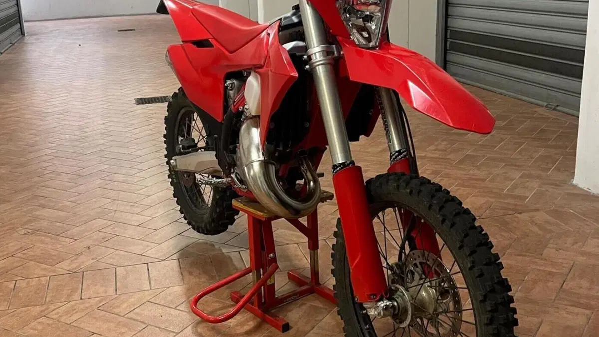 GASGAS EC 125 (2025)  (3)