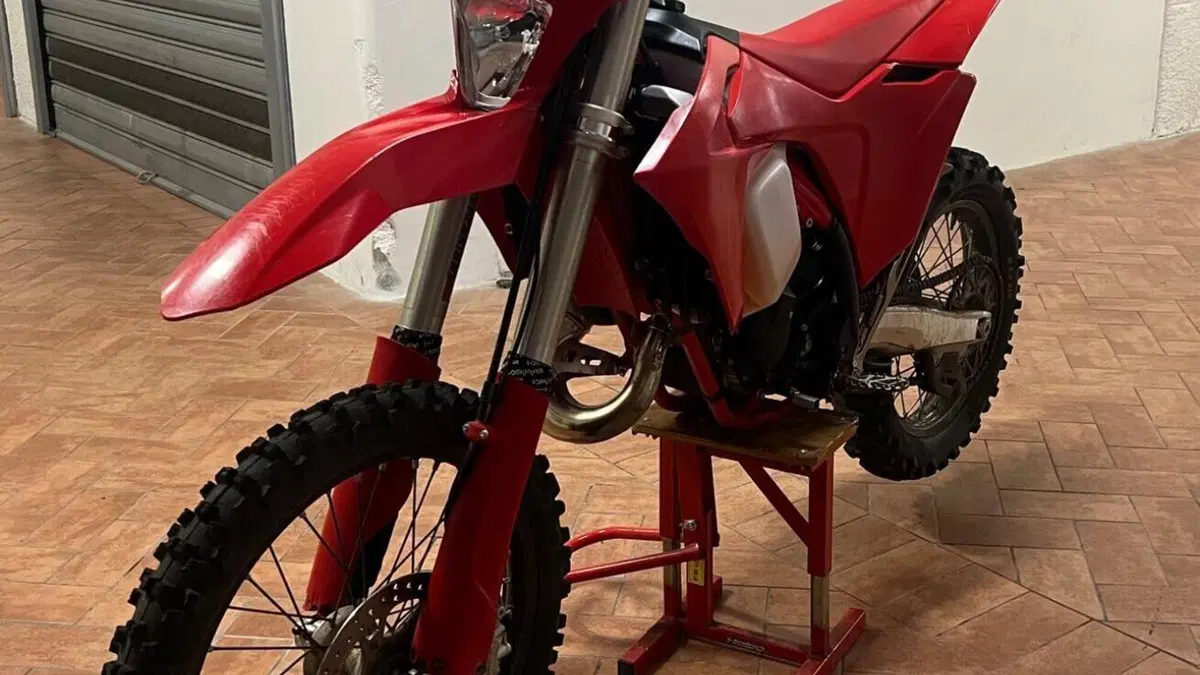 GASGAS EC 125 (2025)  (4)