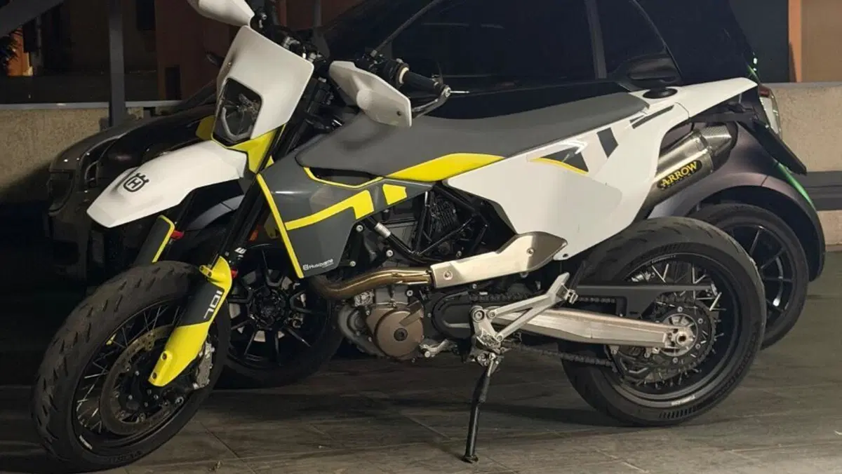 Husqvarna 701 Supermoto (2022) 