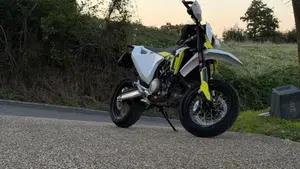 Husqvarna 701 Supermoto (2022)  (3)