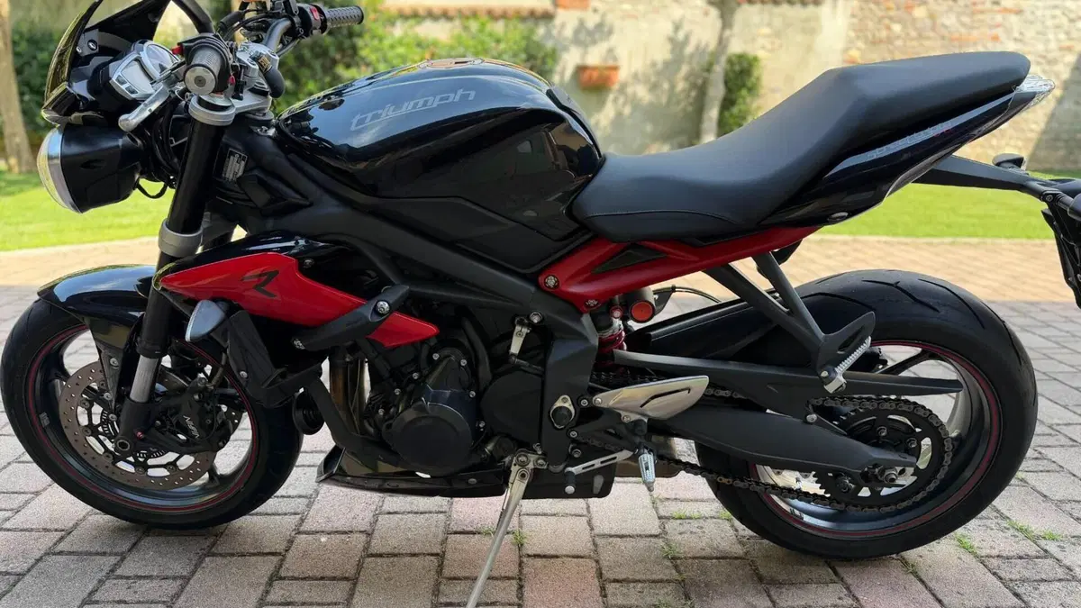 Triumph Street Triple R ABS (2013 - 17)  (2)