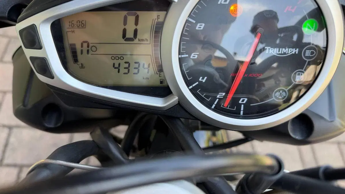 Triumph Street Triple R ABS (2013 - 17)  (8)