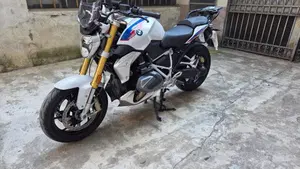 Bmw R 1250 R (2021 - 25)  (2)
