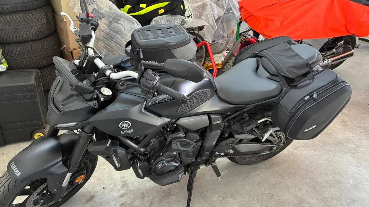 Yamaha MT-07 Y-AMT (2025 - 26)  (4)